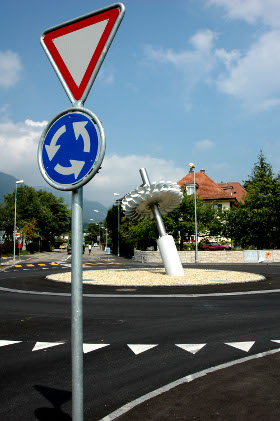 Kreisverkehr: Da dreht man durch! / © Paul-Georg Meister, pixelio.de